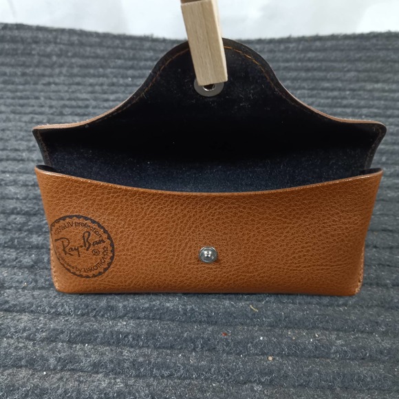 Ray-Ban Sunglass Accessories Case, Cleaning Cloth Brown - Picture 6 of 6